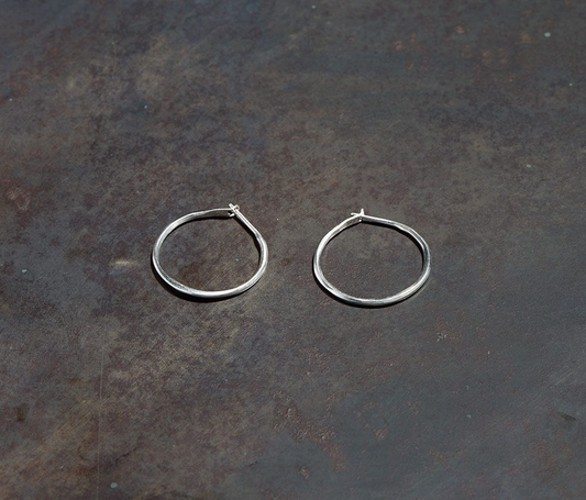 WERKSTATT MUNCHEN Hoop Earrings Fine Hammered M4512