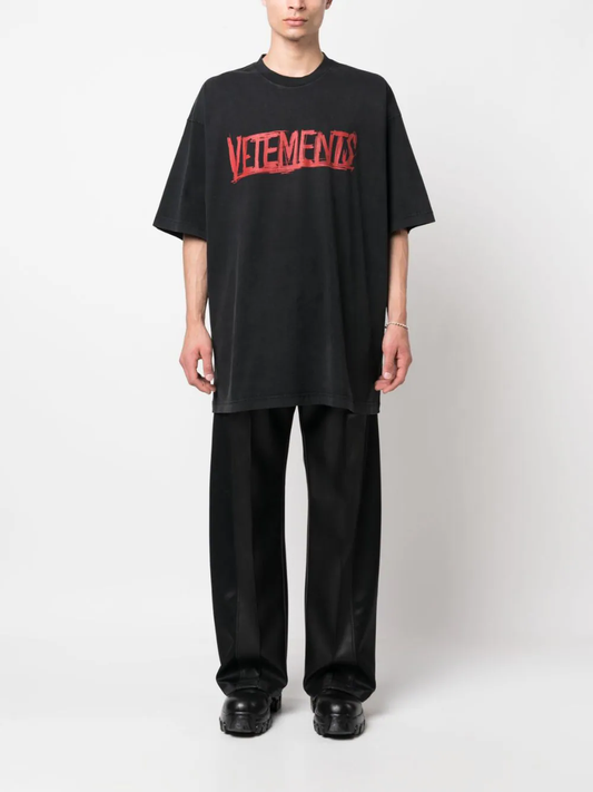 VETEMENTS Unisex World Tour Logo T-Shirt