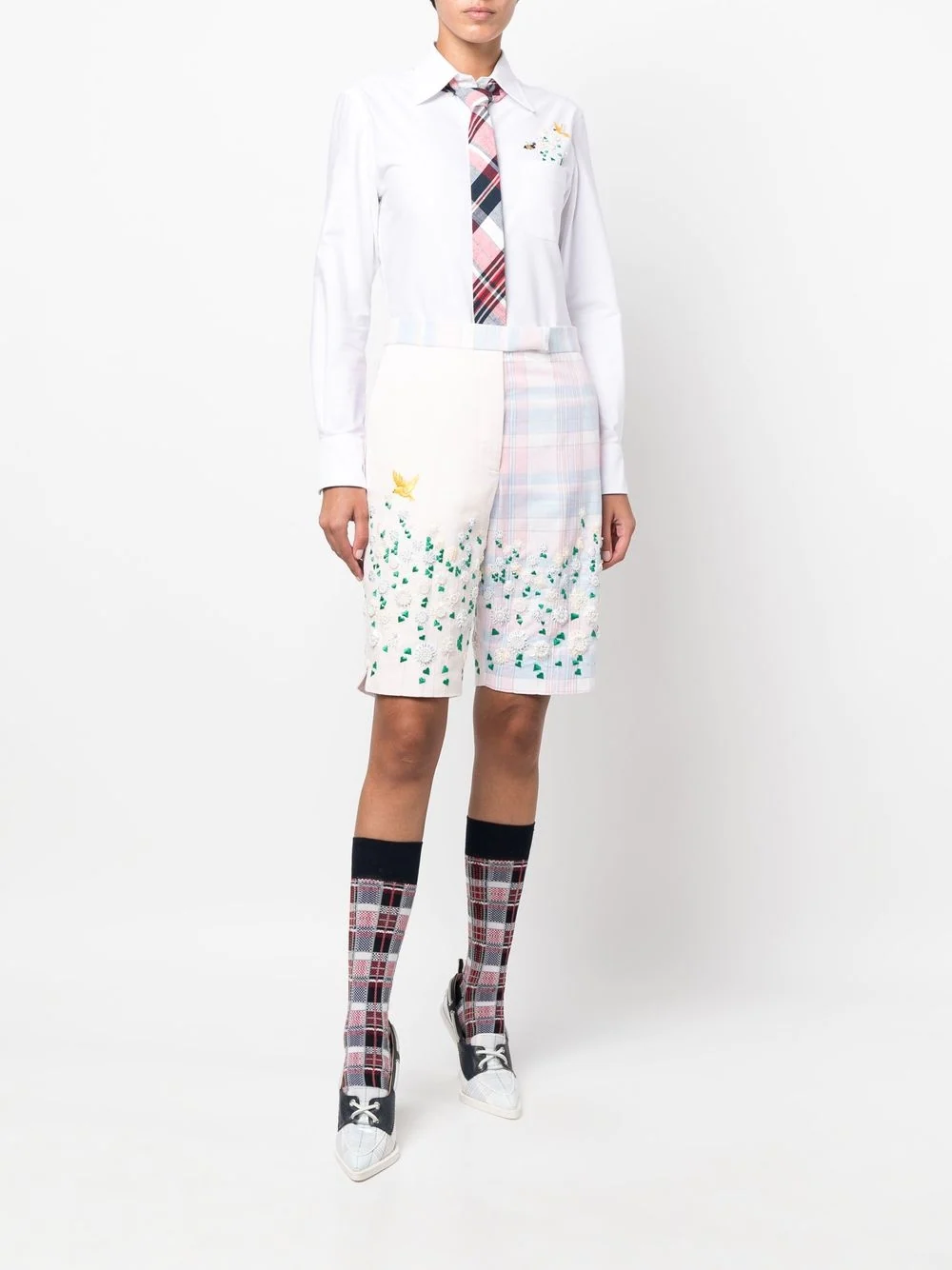 THOM BROWNE WOMEN CLASSIC POINT COLLAR SHIRT W/ SEQUIN FLOWERS AND SATIN STITCH BEE EMBROIDERY ON OXFORD