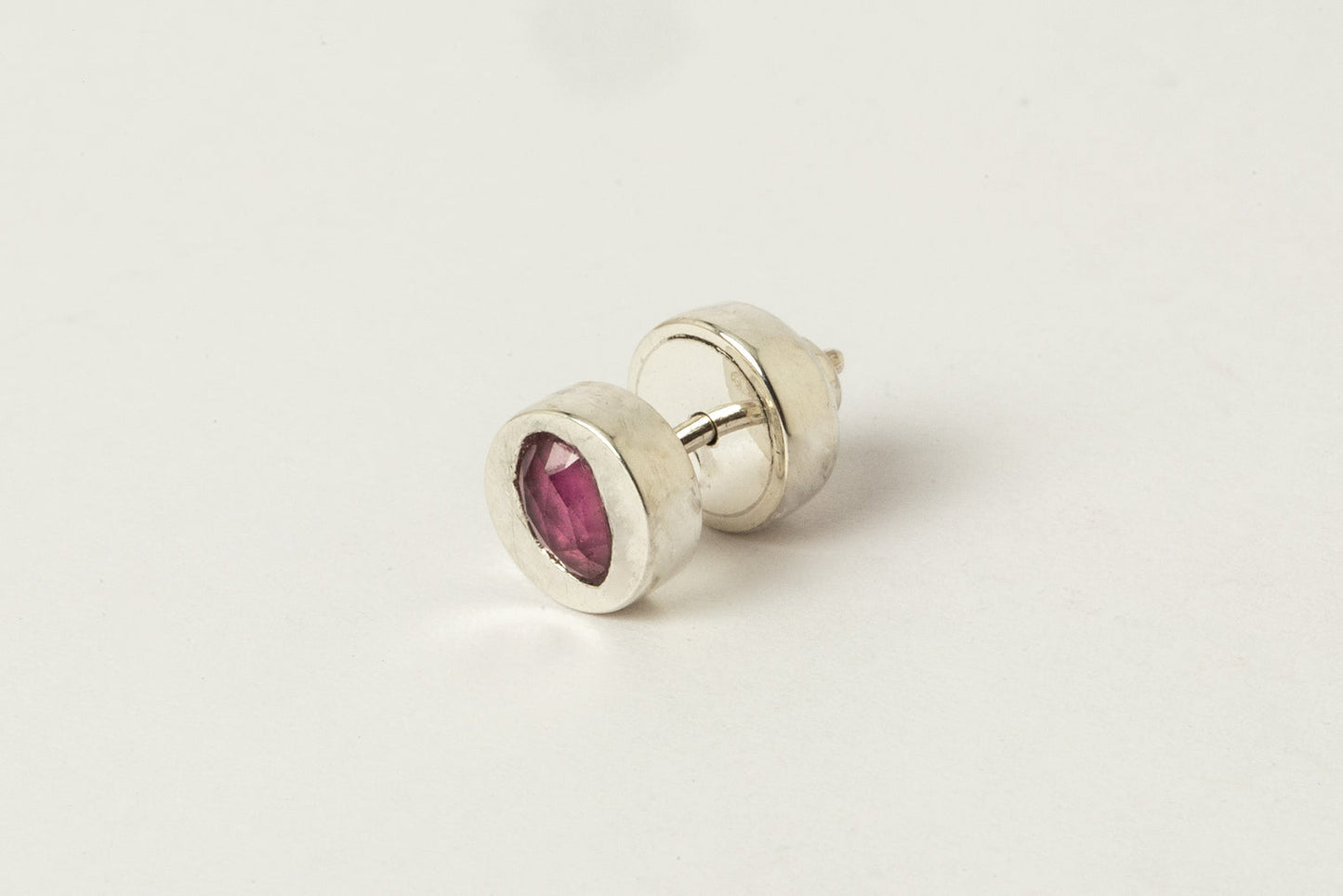 PARTS OF FOUR Stud Earring (0.2 CT, Ruby Slice, PA+RUB)