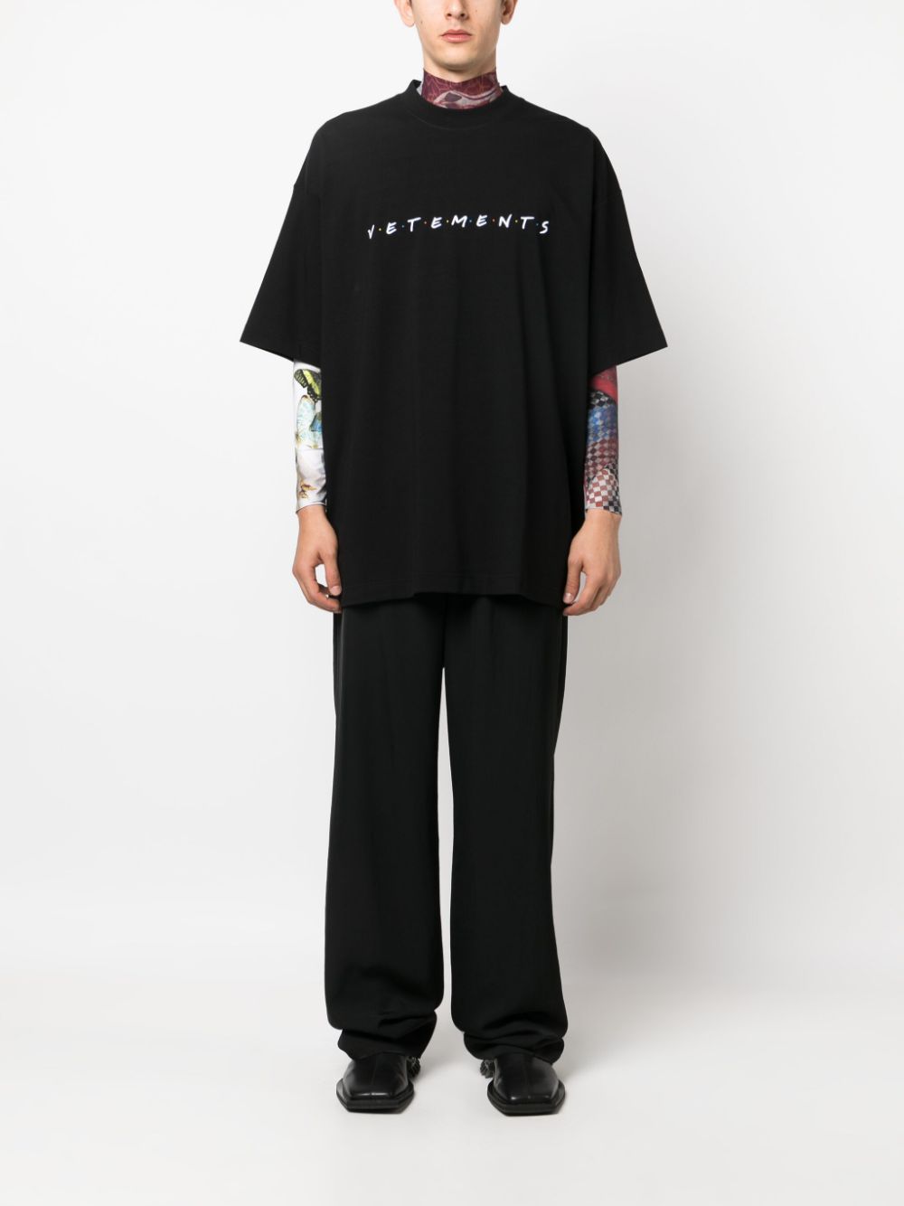 VETEMENTS Unisex Friendly Logo T-Shirt