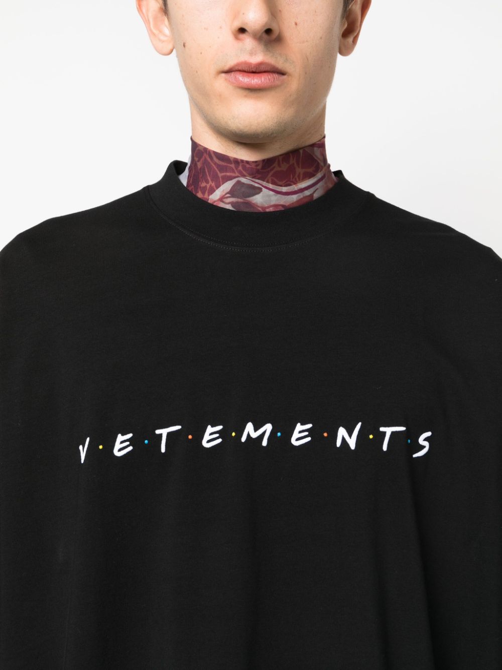 VETEMENTS Unisex Friendly Logo T-Shirt